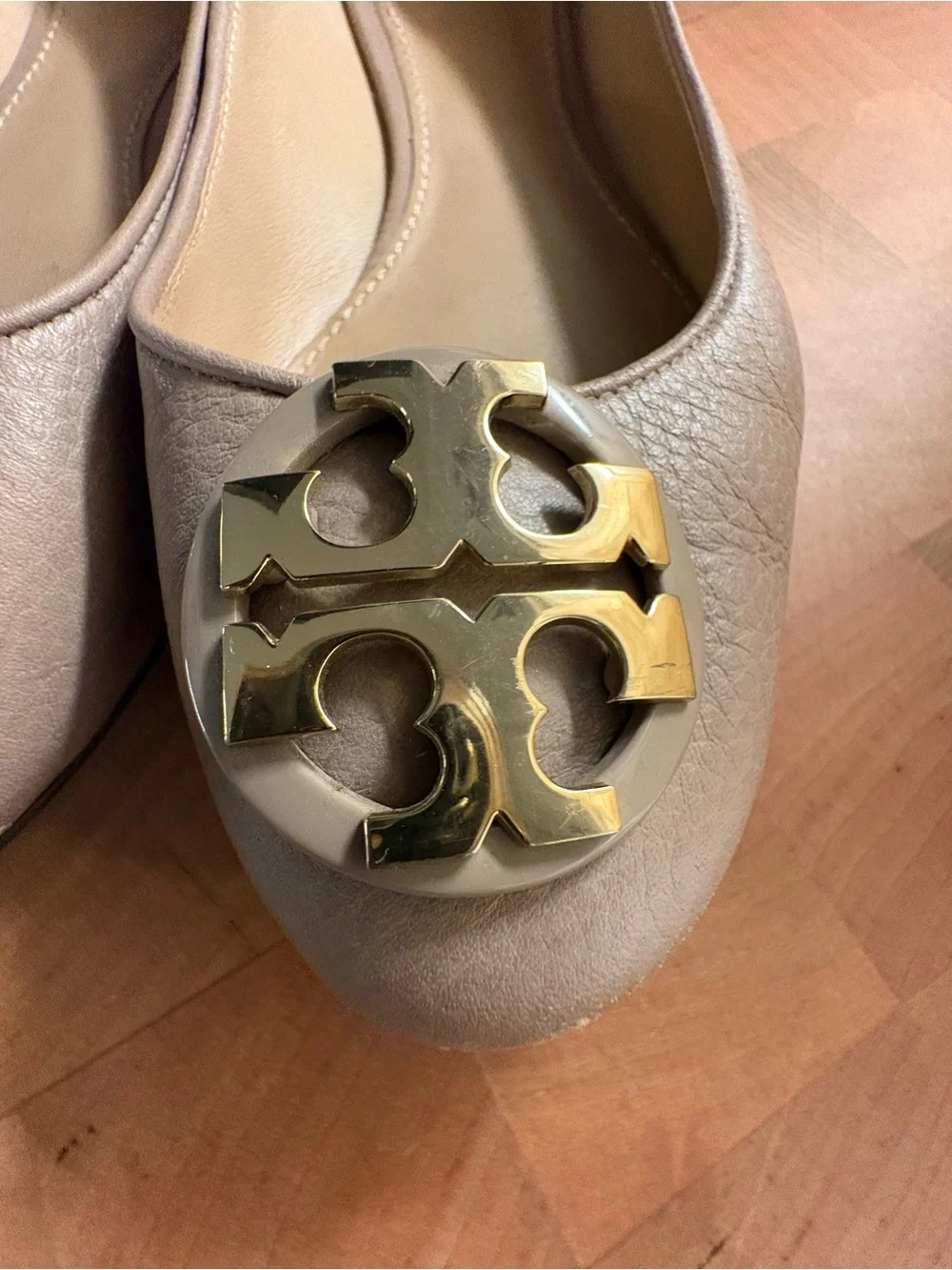 Tory Burch Taupe Leather Logo Ballet Flats with Gold Medallions Suze 7.5. EUC